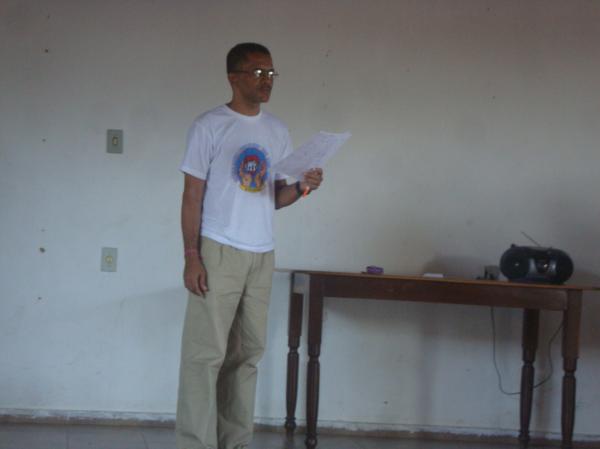 pe. ensaiando as jovens(Imagem:reda&ccedil;&atilde;o)