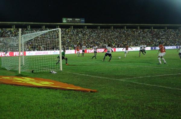 O p&uacute;blico presente no Albert&atilde;o teve que se contentar com o empate contra o Voz&atilde;o.(Imagem:Emanuele Madeira)