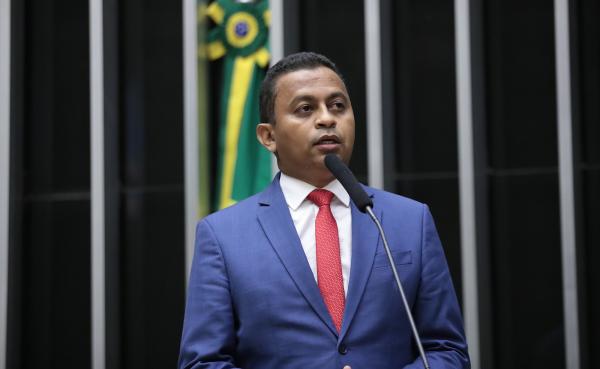 Deputado Dr. Francisco Costa quer zerar impostos sobre motos para mototaxistas e motoboys