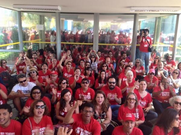 Professores protestam em frente ao MEC contra falta de investimento na educa&ccedil;&atilde;o do pa&iacute;s.(Imagem: Divulga&ccedil;&atilde;o/Anes-SN)