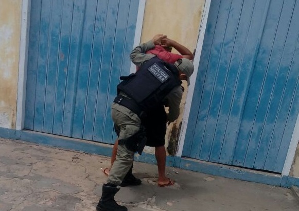 Para combater assaltos, PM intensifica abordagens ostensivas