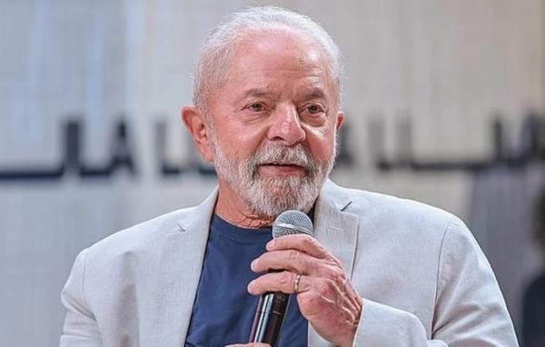 Lula vai propor lei que iguala salário de homens e mulheres