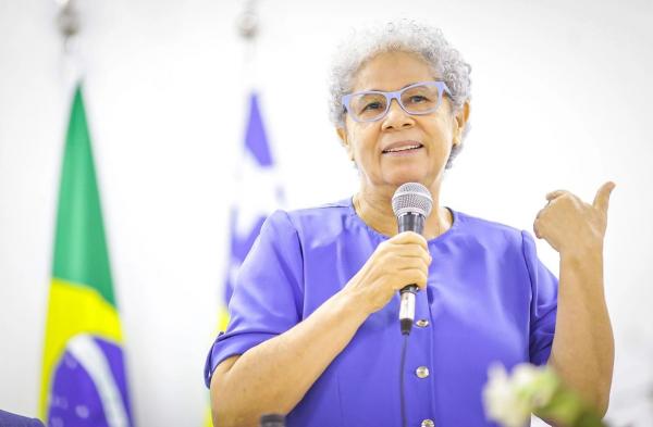 Regina Sousa entrega 14 polos da UAPI e trata da inclusão de novos cursos