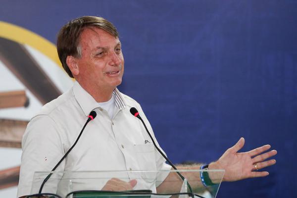 "Não dou bola pra isso", diz Bolsonaro, sobre Brasil estar atrás na vacinação contra Covid-19