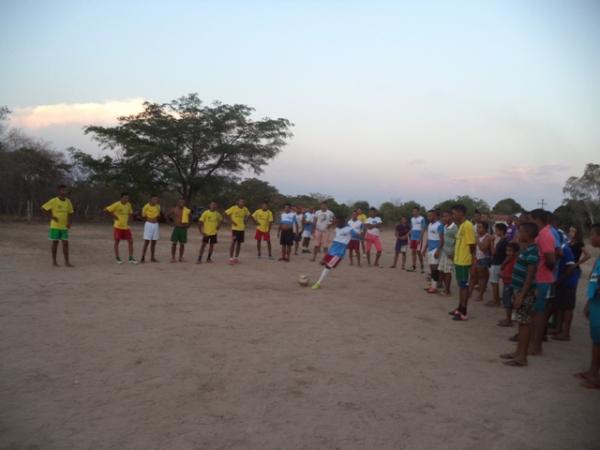 Equipe do Palmeiras vence a final de tarde esportiva na localidade Morrinhos