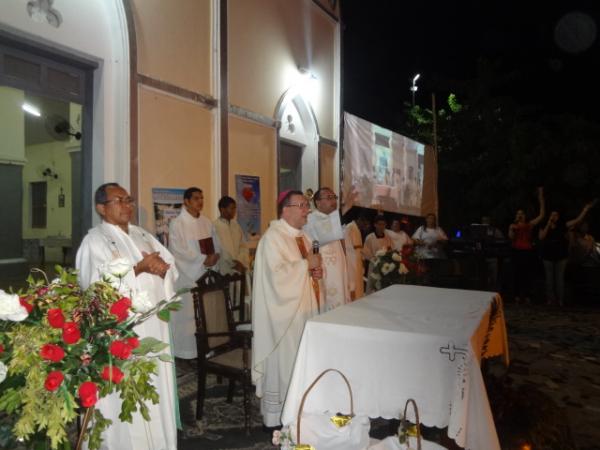 Fieis participam do festejo de Nossa Sra. de Nazar&eacute; em Nazar&eacute; do Piau&iacute;.(Imagem:FlorianoNews)