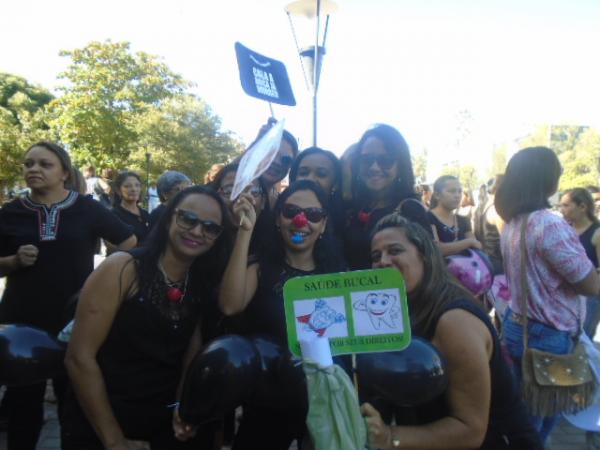 Servidores públicos realizam manifestação no Centro de Floriano.(Imagem:FlorianoNews)