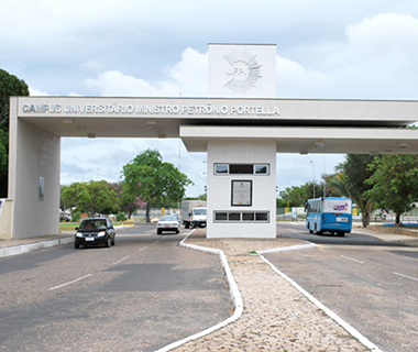 Alunos relatam medo após constantes assaltos na UFPI