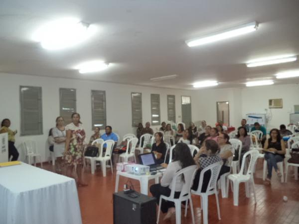 Coordenadores e supervisores participam de reuni&atilde;o na Ger&ecirc;ncia Regional de Floriano.(Imagem:FlorianoNews)