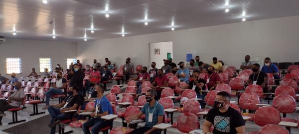 Vigilantes das escolas municipais de Floriano participam de curso de formação profissional