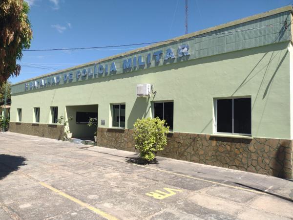 Indivíduo armado assalta loja de confecções no Centro de Floriano