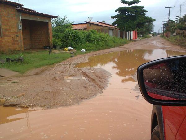 Moradores da Rua Sete de Setembro reclamam de lama, buracos e escurid&atilde;o.(Imagem:Divulga&ccedil;&atilde;o)