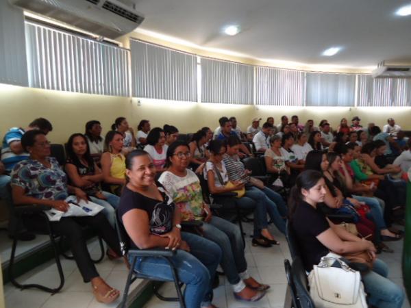 Audi&ecirc;ncia p&uacute;blica debate projeto de cargos e sal&aacute;rios de servidores municipais.(Imagem:FlorianoNews)