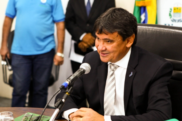 Governador determina pagamento de reajuste do piso dos professores