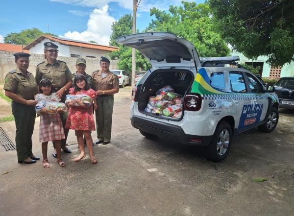 Criança arrecada cestas básicas e pede ajuda da PM para entrega em abrigo
