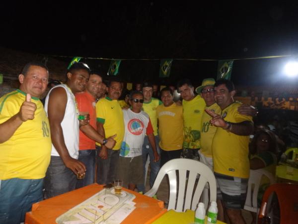 Torcedores de Floriano e Barão de Grajaú se reuniram para assistir partida entre Brasil e Croácia