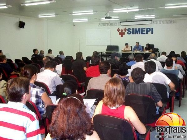 Médicos decretam greve em assembleia da categoria
