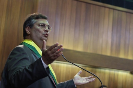Governador entrega Medalha do Mérito Renascença a Flávio Dino