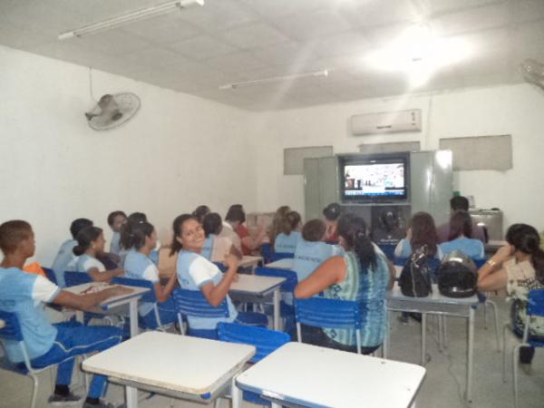 Alunos e professores de Floriano participaram de videoconfer&ecirc;ncia com o Ex-presidente Lula.(Imagem:FlorianoNews)