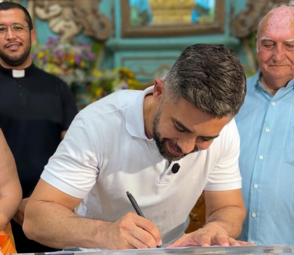 Secret&aacute;rio da Cultura assina ordem de servi&ccedil;o para reforma da Igreja de Nossa Senhora da Gra&ccedil;a, em Parna&iacute;ba.(Imagem:Divulga&ccedil;&atilde;o)