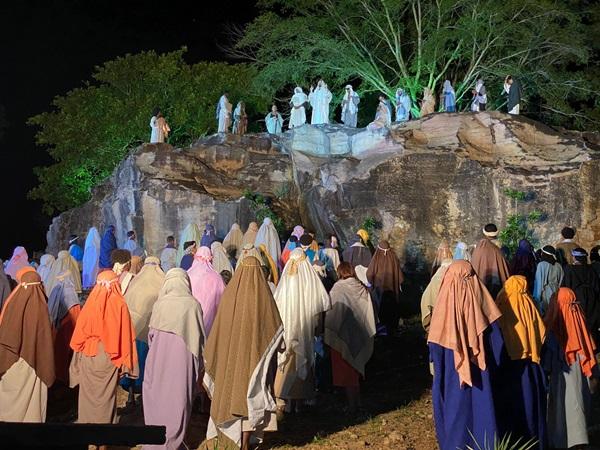 Paixão de Cristo em Floriano atrai milhares de fiéis na primeira noite