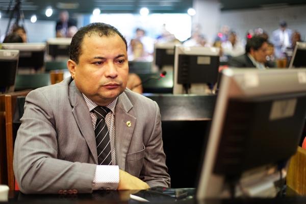 Deputado Evaldo Gomes não descarta aliança do PTC com PSB para eleições do próximo ano