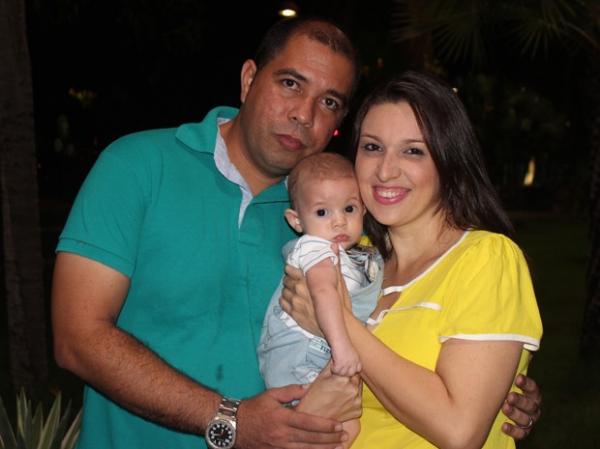 Chegada de Antonio foi uma surpresa para a fam&iacute;lia e amigos do casal.(Imagem:Fernando Brito/G1)