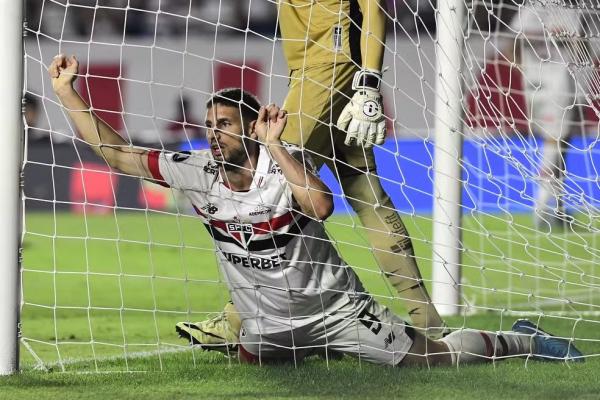 Calleri, sobre eliminação do São Paulo: "Eu sou o responsável"
