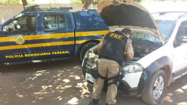 PRF apreende sete veículos com registro de roubo em fiscalização no Sul do Piauí.(Imagem:PRF)