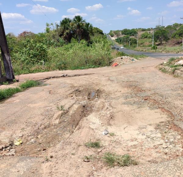 Moradores do Loteamento Ant&ocirc;nio Guilherme em Floriano reclamam de condi&ccedil;&otilde;es prec&aacute;rias de infraestrutura.(Imagem:FlorianoNews)