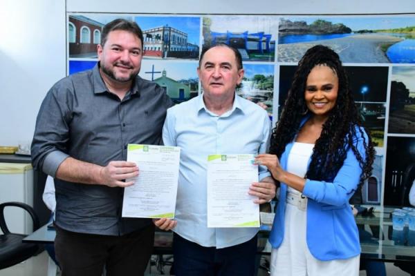 Prefeitura de Floriano oficializa separação e empossa secretários de Cultura e de Esporte e Lazer