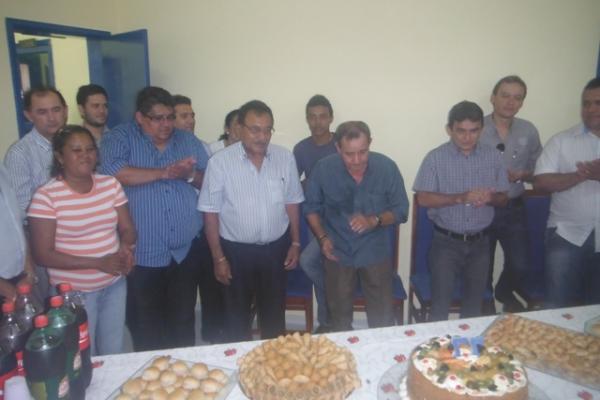 Presidente da C&acirc;mara aniversaria e ganha festa surpresa(Imagem:FlorianoNews)
