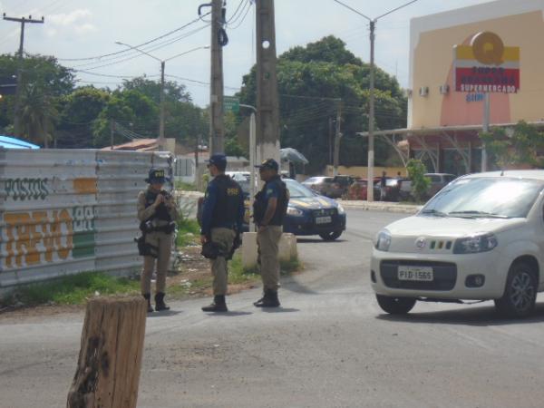 Pol&iacute;cia realiza Opera&ccedil;&atilde;o Rodovida em diversos pontos de Floriano.(Imagem:FlorianoNews)