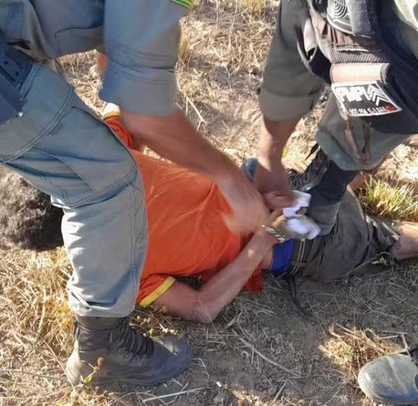 Homem é preso suspeito de assaltar e esfaquear vítimas depois de pegar carona, em Baixa Grande do R