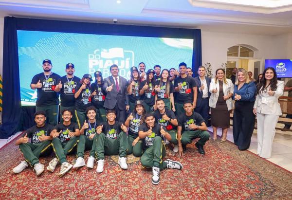 Programa do Piauí para o Mundo embarca estudantes da rede pública estadual para a China