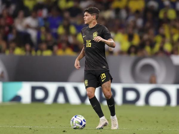  Ayrton Lucas jogou 90 minutos da partida entre Brasil e Guin&eacute;.(Imagem: Jo&iacute;lson Marconne/CBF )