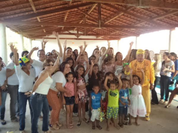 Crian&ccedil;as a Brinquedoteca Senhora Santana participam de tarde de a&ccedil;&atilde;o social.(Imagem:FlorianoNews)