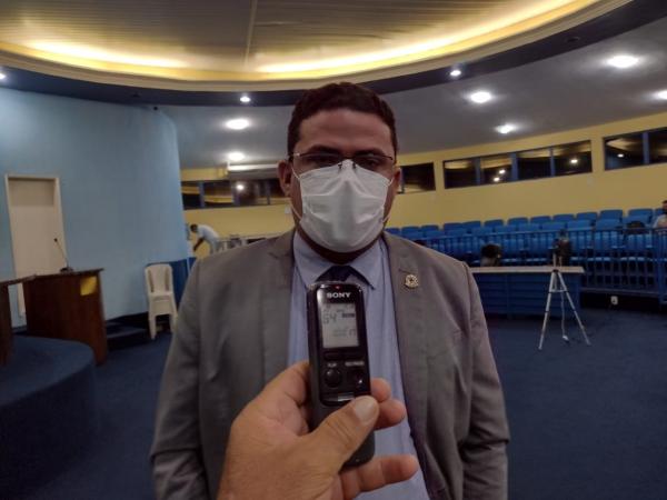 Vereador João Neto acompanha obras do programa PROPIAUÍ em Floriano e região