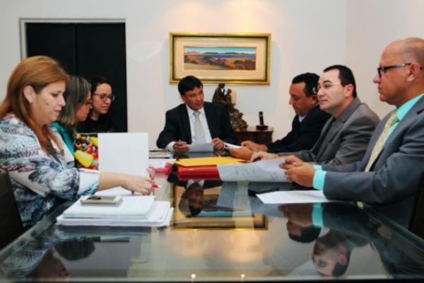 Governador defende atualização da grade de cursos da Uespi