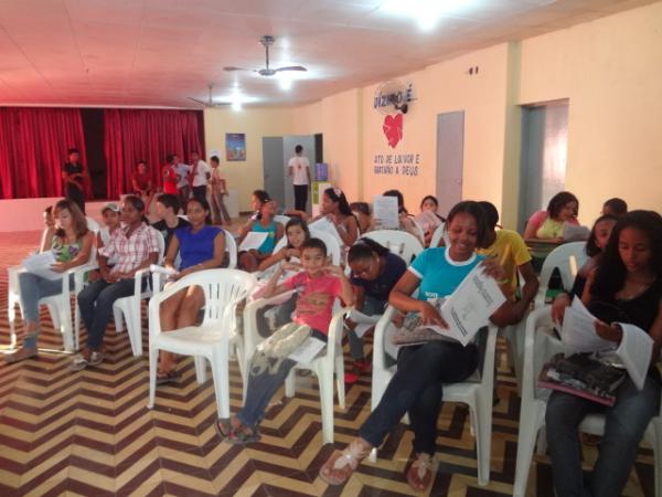 Realizado encontro de forma&ccedil;&atilde;o para coroinhas.(Imagem:FlorianoNews)