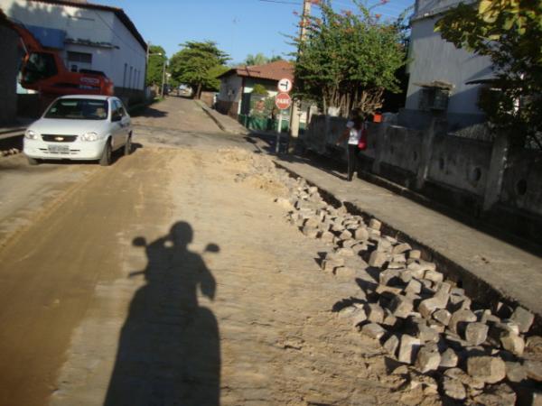 Obras do Esgotamento Sanit&aacute;rio(Imagem:Amarelinho)
