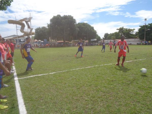 Nazaré vence nos pênaltis a final do Campeonato Os Quarentões em Floriano.(Imagem:FlorianoNews)