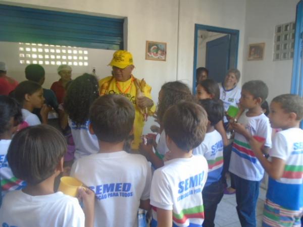 Projeto Amarelinho inicia visitas para Show do Carrapeta em Bar&atilde;o de Graja&uacute;.(Imagem:FlorianoNews)