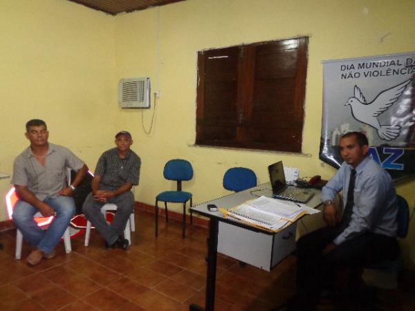 Hor&aacute;rio de sa&iacute;da de ve&iacute;culos da zona rural foi tema de encontro em Floriano.(Imagem:FlorianoNews)