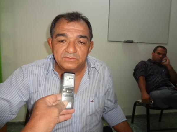 Vereador Salom&atilde;o Holanda ser&aacute; pr&eacute;-candidato a vice-prefeito de Floriano.(Imagem:FlorianoNews)