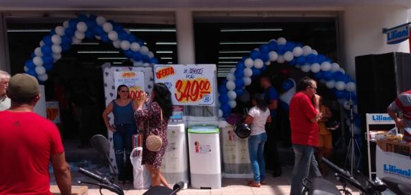 Inaugura&ccedil;&atilde;o do Magazine Liliani em Floriano atraiu dezenas de clientes.(Imagem:FlorianoNews)