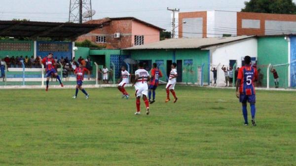 Barras e River-PI  fizeram um primeiro tempo travado no Est&aacute;dio Juca Fortes.(Imagem: Josiel Martins)