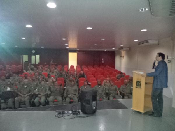 Militares participam de Aula Inaugural do CFS 2015 em Floriano