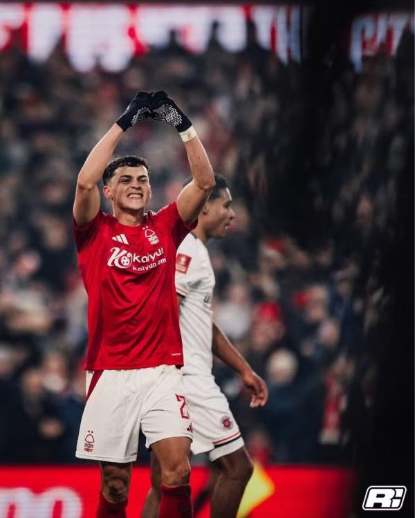 Ramon Sosa em a&ccedil;&atilde;o pelo Nottingham Forest.(Imagem:Divulga&ccedil;&atilde;o)