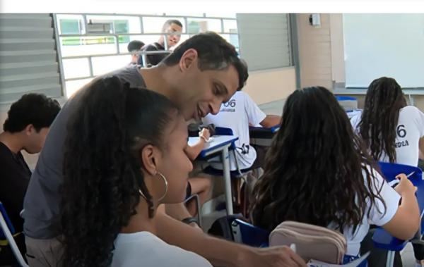 Professores podem acumular cargo público, decide Congresso